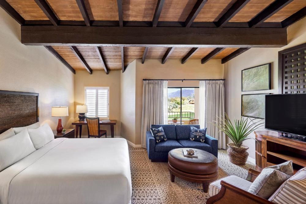 Premier Room, 1 King Bed interior